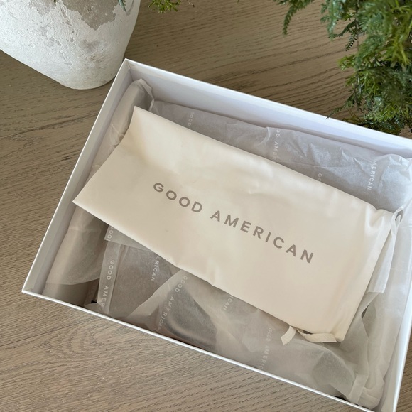 Good American ‘CINDERRELLA’ Pumps - Glass - Picture 11 of 11